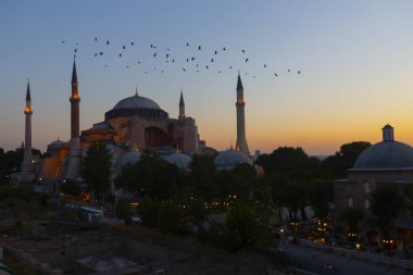 Ayasofya Kubbe ve minareler gün batımında eski İstanbul, Türkiye 'de