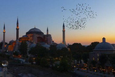 Ayasofya Kubbe ve minareler gün batımında eski İstanbul, Türkiye 'de