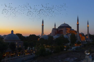 Ayasofya Kubbe ve minareler gün batımında eski İstanbul, Türkiye 'de