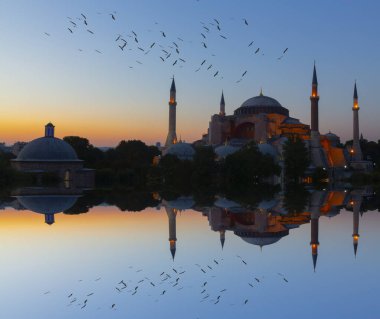 Ayasofya Kubbe ve minareler gün batımında eski İstanbul, Türkiye 'de