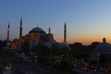 Ayasofya Kubbe ve minareler gün batımında eski İstanbul, Türkiye 'de