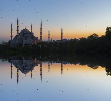Sultan Ahmet Camii'nin havadan görünümü, havai uçan uçakla - İstanbul, Türkiye