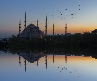 Sultan Ahmet Camii'nin havadan görünümü, havai uçan uçakla - İstanbul, Türkiye