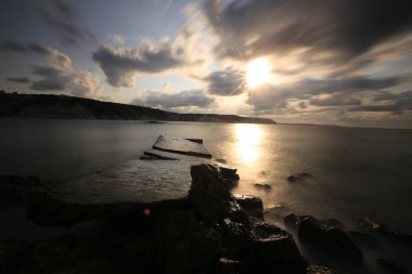 Ortaköy Camii ve Boğaziçi Köprüsü (15 Temmuz Şehitler Köprüsü) gece manzarası. İstanbul, Türkiye.