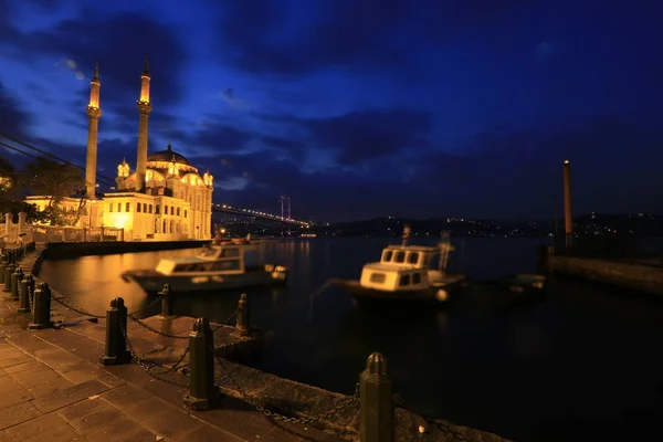 Ortakoy Mosque Bosphorus Bridge 15Th July Martyrs Bridge Night View — Stock Photo, Image