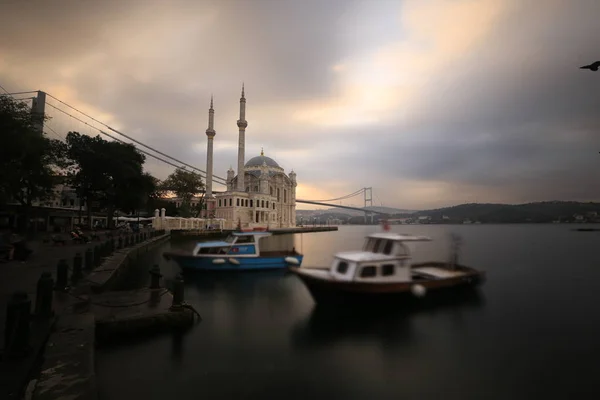 Ortakoy Moschee Und Bosporus Brücke Märtyrerbrücke Vom Juli Nachtaufnahme Istanbul — Stockfoto