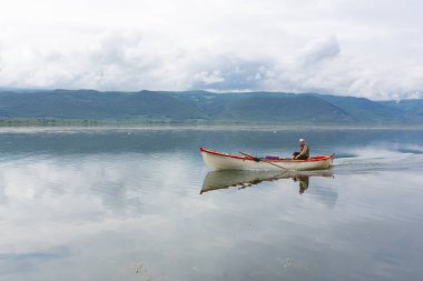 Gölyazı, Bursa'nın türkiye'nin bir mahallesidir. Ulubat Gölü'nün yakınında yer almaktadır. Gölyazı balıkçı tekneleri ile ünlüdür