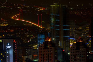 Gece Boğaziçi Köprüsü İstanbul / Türkiye
