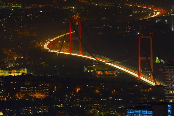 Gece Boğaziçi Köprüsü İstanbul / Türkiye