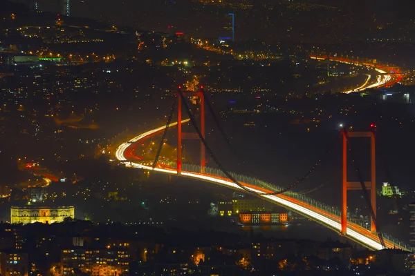 Gece Boğaziçi Köprüsü İstanbul / Türkiye