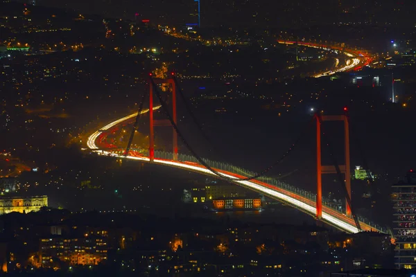 Gece Boğaziçi Köprüsü İstanbul / Türkiye