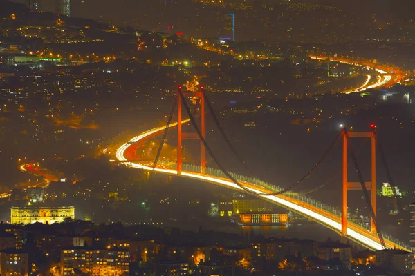 Gece Boğaziçi Köprüsü İstanbul / Türkiye