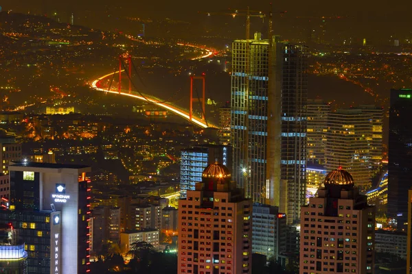 Gece Boğaziçi Köprüsü İstanbul / Türkiye