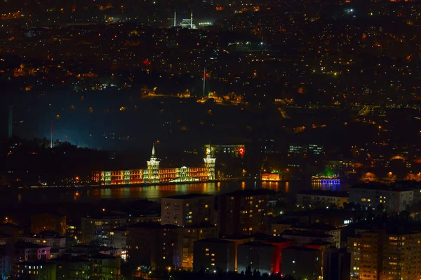 Gece Boğaziçi Köprüsü İstanbul / Türkiye