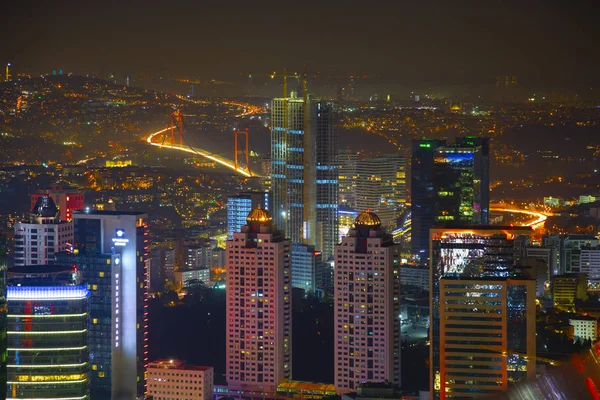 Gece Boğaziçi Köprüsü İstanbul / Türkiye