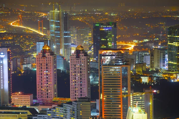 Gece Boğaziçi Köprüsü İstanbul / Türkiye