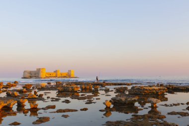 Bakirenin Şatosu (Kiz Kalesi) Mersin Türkiye