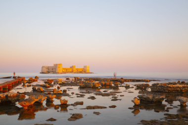 Bakirenin Şatosu (Kiz Kalesi) Mersin Türkiye