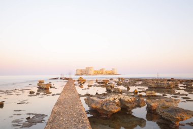 Bakirenin Şatosu (Kiz Kalesi) Mersin Türkiye