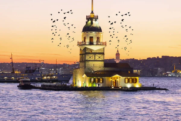 Fiery Sunset Bosphorus Famous Maiden Tower Kiz Kulesi Also Known — Foto de Stock