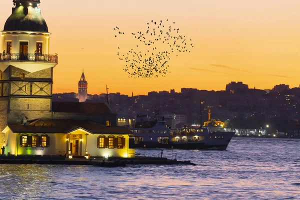 Fiery Sunset Bosphorus Famous Maiden Tower Kiz Kulesi Also Known — Foto de Stock