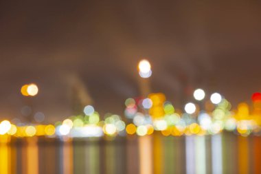 Tüpraş İzmit petrol rafinerisi. Tüpraş Türkiye'nin en büyük petrol rafinerisi,