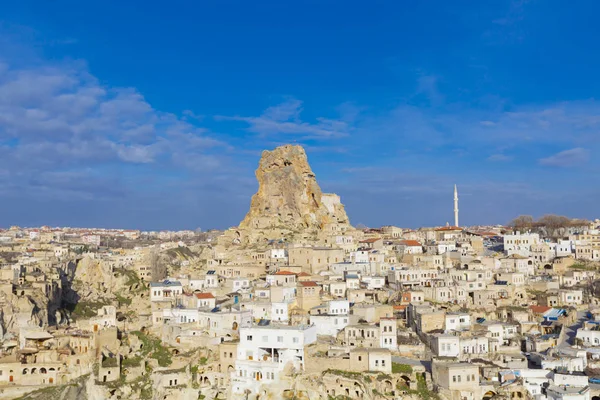 Kapadokya - balon turu büyük turistik cazibe. Cappadocia dünyanın her yerinden sıcak hava balonları ile uçmak için en iyi yerlerden biri olarak bilinir. Göreme, Kapadokya