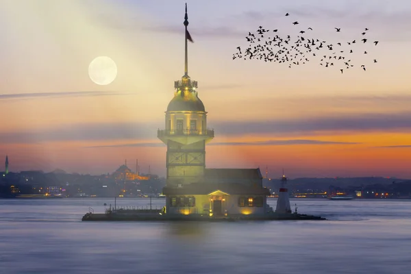 Πύργος Της Κόρης Και Θάλασσα Θέα Στην Κωνσταντινούπολη — Φωτογραφία Αρχείου