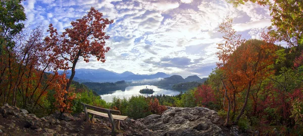 Sjön Bled Slovenien Vacker Fjällsjö Med Små Pilgrimsfärdkyrkan Mest Kända — Stockfoto