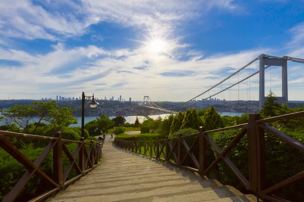 Vista Bandeira Turca Ponte Fatih Sultan Mehmet Foto Tirada Otagtepe — Fotografia de Stock