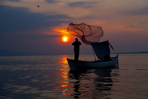 Silhueta Pescador Redes Pesca Barco — Fotografia de Stock