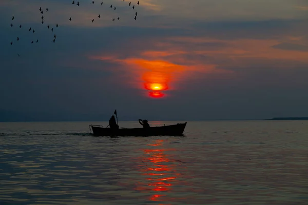 Silhouette Fisherman Fishing Nets Boat — Stock Photo, Image