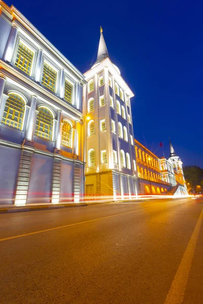Kuleli Askeri Lisesi, Istanbul, Türkiye. Kuleli Askeri Lisesi Binası, başlangıçta Kuleli Süvari Kışlası, Osmanlı Ermeni mimar Garabet Balyan'la birlikte ve onun const tarafından tasarlanmıştır
