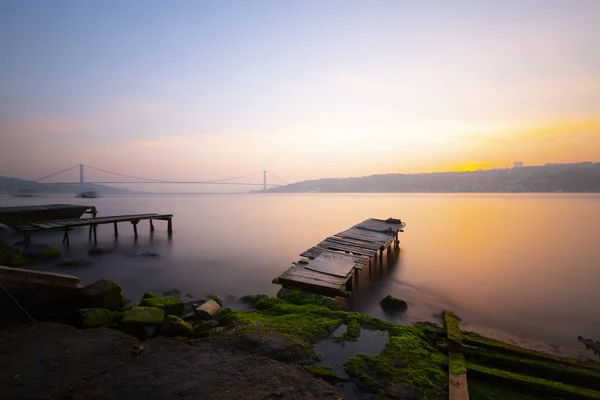 Hosszú Expozíciós Pier Boszporusz Híd — Stock Fotó