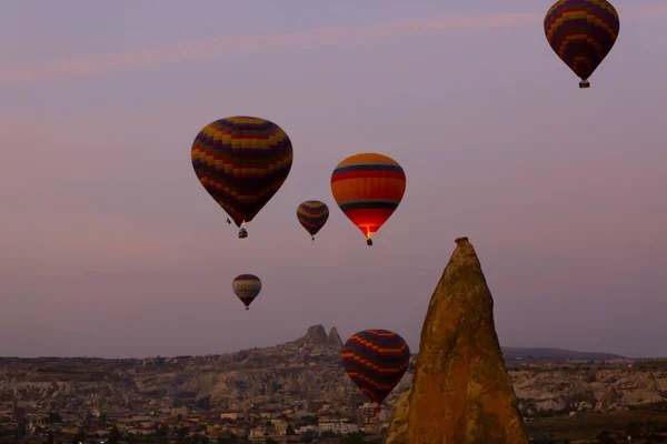 Hot Air Balloon Flying Spectacular Cappadocia Girls Watching Hot Air — Stock Photo, Image
