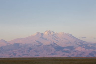 güzel manzara ve sultanmarshes (kuş cenneti) yanındaki erciyes Dağı, kayseri