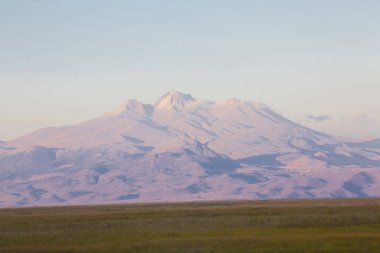 güzel manzara ve sultanmarshes (kuş cenneti) yanındaki erciyes Dağı, kayseri