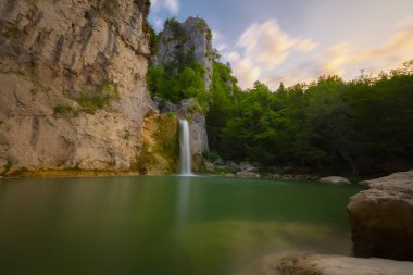 Kure Dağları Milli Parkı'ndaki Ilıca Şelalesi. Kastamonu, Türkiye