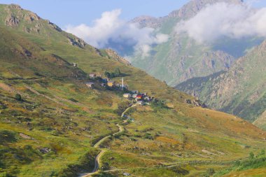 Rize'de Vercenik Dağları ve Kapili gölleri