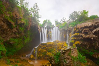 Türkiye'de konya yakınlarında yerkopru şelale muhteşem görünümü