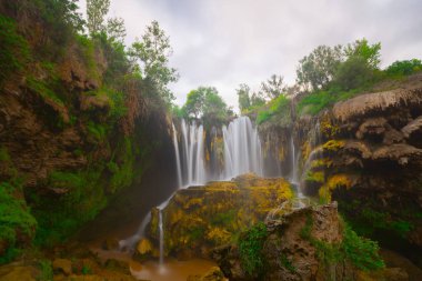 Türkiye'de konya yakınlarında yerkopru şelale muhteşem görünümü