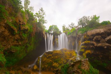 Türkiye'de konya yakınlarında yerkopru şelale muhteşem görünümü