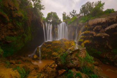 Türkiye'de konya yakınlarında yerkopru şelale muhteşem görünümü
