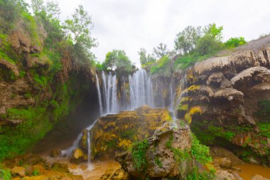 Türkiye'de konya yakınlarında yerkopru şelale muhteşem görünümü