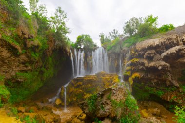 Türkiye'de konya yakınlarında yerkopru şelale muhteşem görünümü