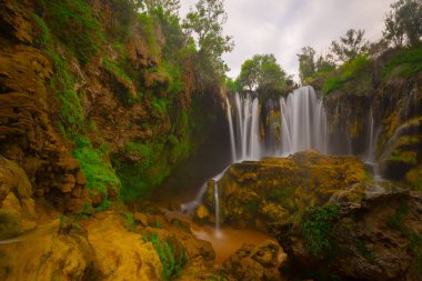 Türkiye'de konya yakınlarında yerkopru şelale muhteşem görünümü