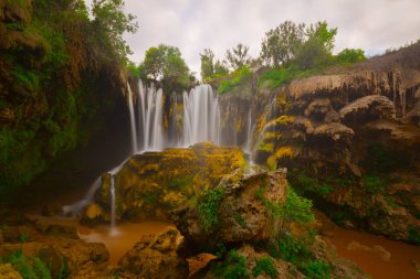 Türkiye'de konya yakınlarında yerkopru şelale muhteşem görünümü
