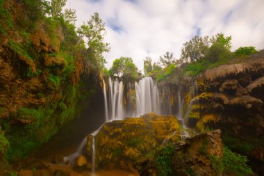 Türkiye'de konya yakınlarında yerkopru şelale muhteşem görünümü