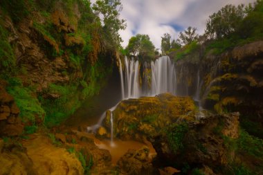 Türkiye'de konya yakınlarında yerkopru şelale muhteşem görünümü