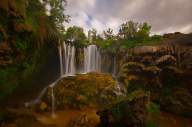 Türkiye'de konya yakınlarında yerkopru şelale muhteşem görünümü